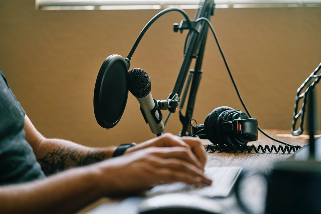 L’utilité du podcasting : ce que vous devez savoir et encore plus! l'utilité du podcasting